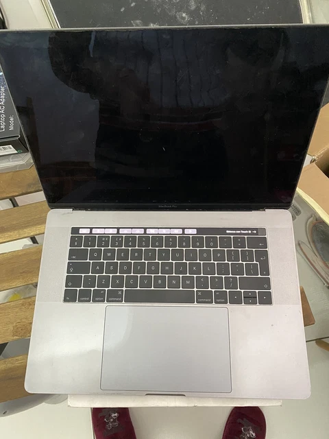 Apple MacBook Pro 15,4" Touch Bar (256GB SSD, Intel Core i7 7a generazione, 2,8