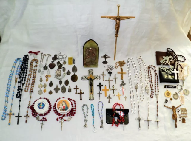 Religious Lot Medals Rosaries Crosses Crucifix ++ Catholic Christianity 77pc.