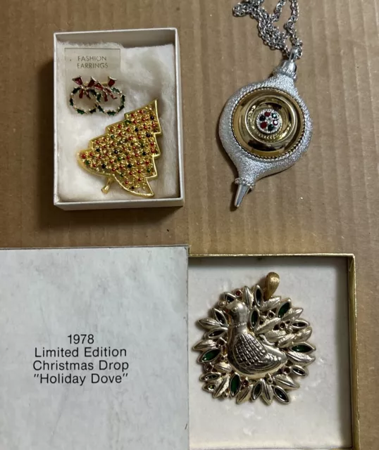 vintage Christmas jewelry lot