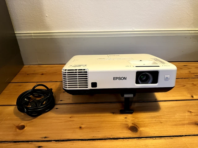 Epson EB-1880 Beamer mit 4000 ANSI-Lumen, XGA Auflösung - sehr gut, NEUE LAMPE! Epson EB-1880 Beamer mit 4000 ANSI-Lumen, XGA Auflösung - sehr gut, NEUE LAMPE!