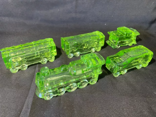 5PC Green Vaseline glass Train set steam engine caboose railroad car uranium lot