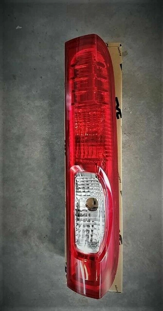 Feu Arrière Droit Pour Renault Trafic (2001-2016) - Neuf - Marque Magneti Marelli