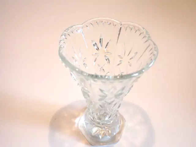 Vintage alte kleine Pressglas Tulpenvase Vase Blumenvase Wellenrand 12,5 cm 3