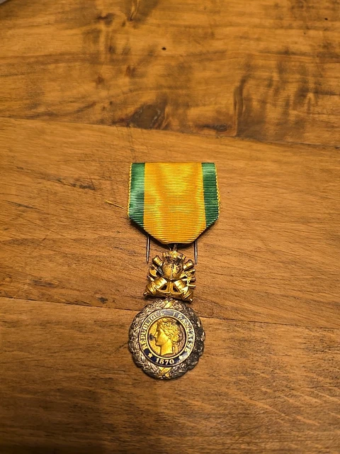 ANCIENNE MEDAILLE LEGION D’HONNEUR RÉPUBLIQUE FRANÇAISE 1870 HONNEUR et