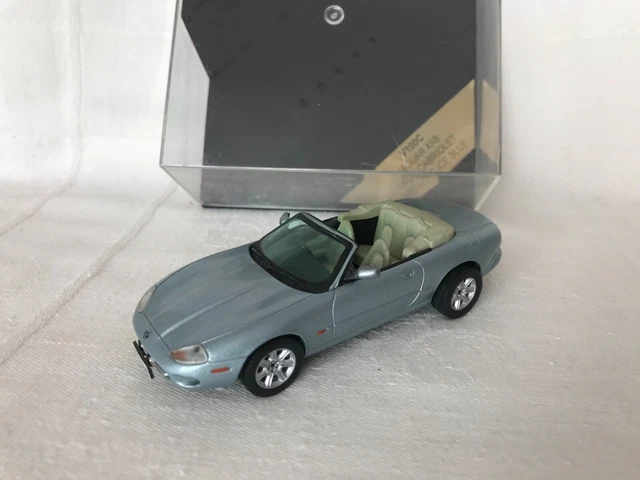 Jaguar XK8 cabriolet ouvert bleu glacier metallic 1996 - 1/43 Vitesse V100C