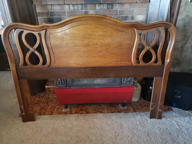 6 Piece - Vintage Dixie Solid Wood French Provincial Bedroom Set