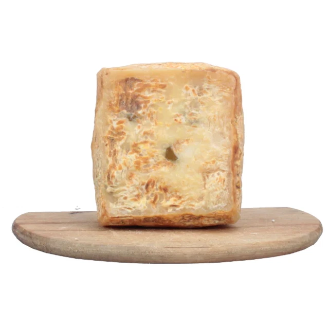 Formaggio di Pecora con le Olive con latte crudo della Basilicata