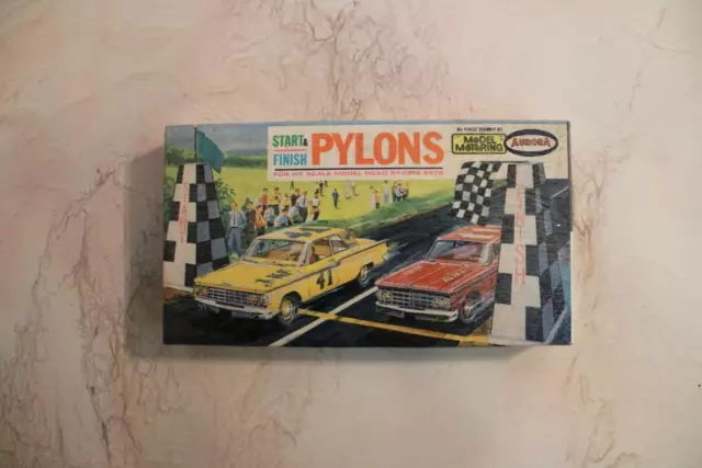 Vintage Original Aurora Model Motoring Start & Finish PYLONS sealed