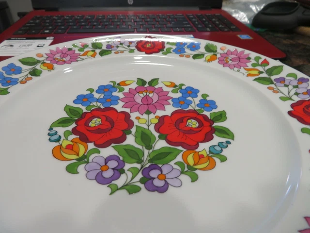 Kalocsa Hand Painted Porcelain Decorated Beautiful Wall Plate 9 1/2" 2
