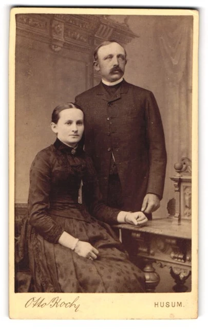 Fotografie Otto Koch, Husum, Suderstr. 152, Portrait eines elegant gekleideten