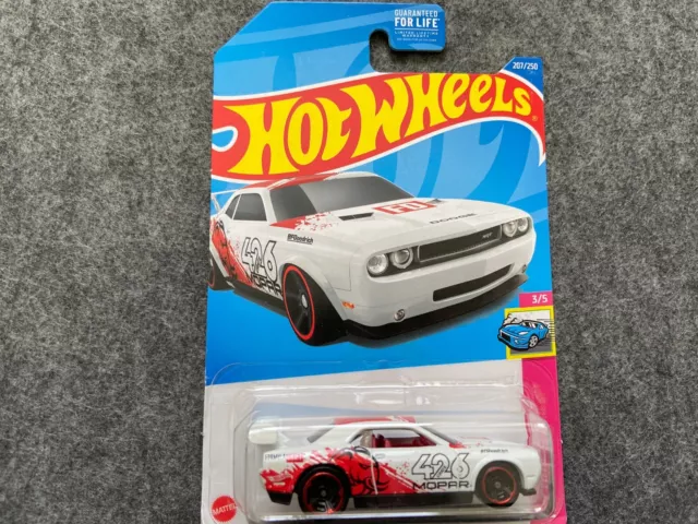 2013 Hot Wheels Treasure Hunt Dodge Challenger Drift Car X1680 série 27/250  T-Hunt - Arte em Miniaturas