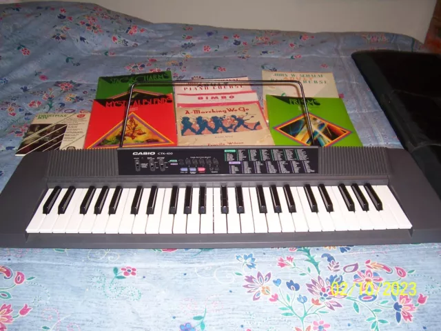 CASIO CTK-100 Portable Beginners Keyboard - w/Power Supply , case & music sheets