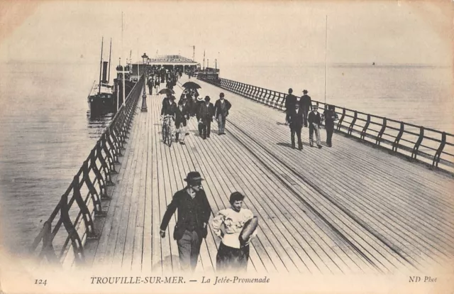 Cpa 14 Trouville Sur Mer La Jetee Promenade