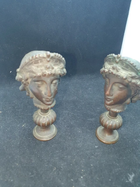Paire de bustes en bronze ,sceau,ornement