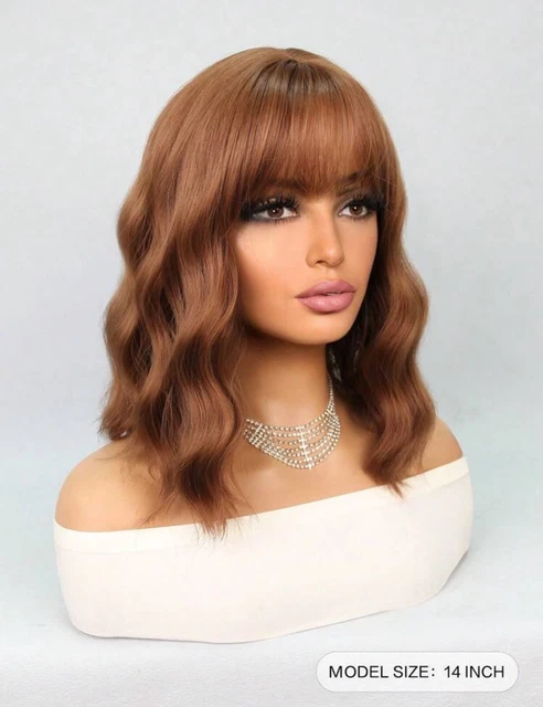 Perruque Synthétique Bouclée Courte Couleur Brun Marron Clair Avec Frange - Bonnet Monofilament Inclus