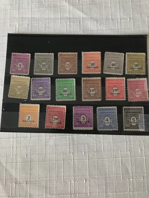 Lot De 17 Timbres Neufs Differents Arc De Triomphe