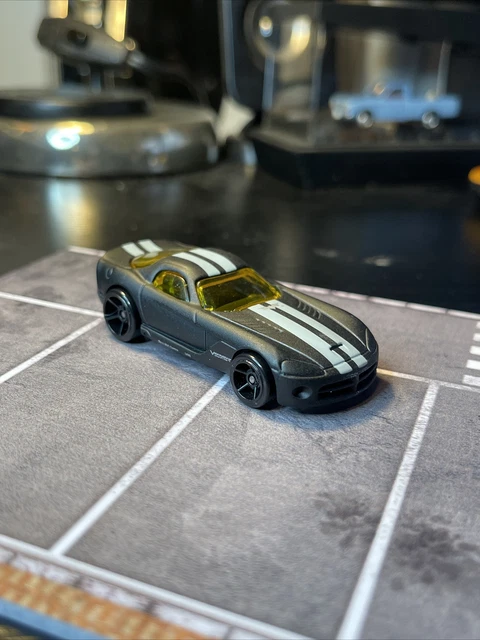 Hot Wheels 2006 DODGE VIPER in Black w/ Batman Logo, Loose 1/64