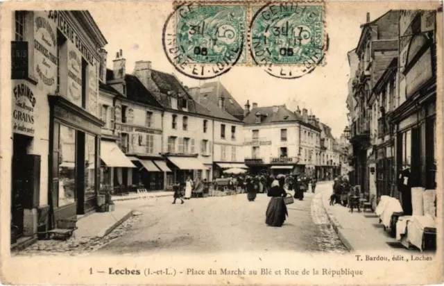 CPA AK LOCHES - Place du Marché au Blé et Rue de la République (229609)