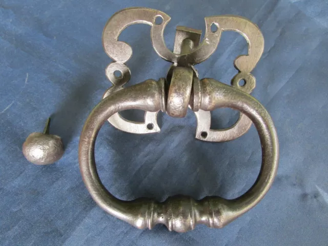 Heurtoir marteau de porte entrée Anneau rosace ouvragée fer forgé ancien 12,3 cm