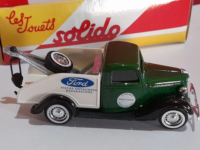 Le Ford V8 1936 plateau pneus Dunlop en miniature de Solido au 1/45e