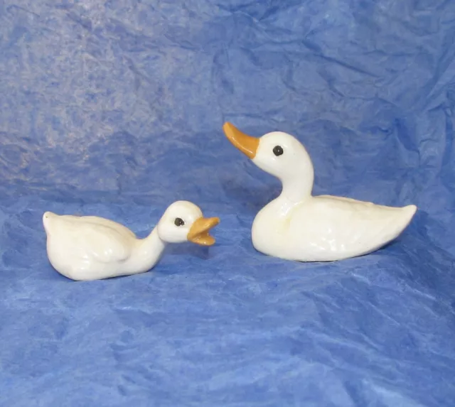 2 Vintage HAGEN RENAKER Miniature Figurines White Mama DUCK & Quacking BABY