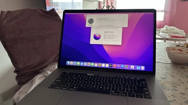 Apple MacBook Pro 15,0" (1TB SSD, Intel Core i9 9.ª generación, 2,40 GHz, 32GB)