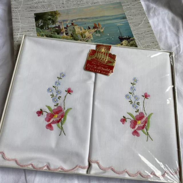 VINTAGE White Floral Embroidered Cotton Pair of Pillow Cases NEW In Gift Box