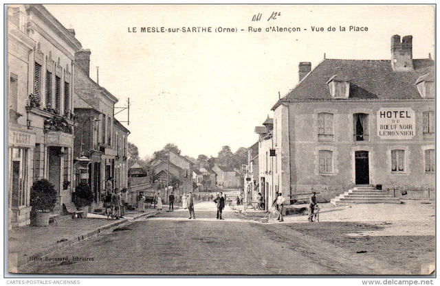 61 MESLE SUR SARTHE - rue d'alencon, vue de la place