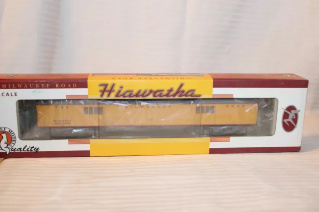 HO Scale Fox Valley Models, RPO Car, Milwaukee Road Express, Yellow, #1122 BNOS