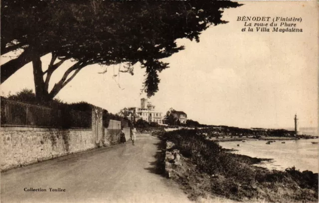 CPA BÉNODET La route du Phare et la Villa Magdalena (252836)