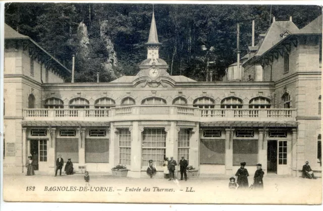 CP 61 ORNE - Bagnoles-de-l'Orne - Entrée des Thermes