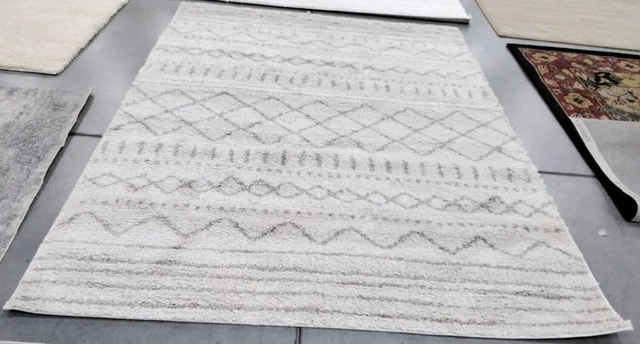 IVORY / BEIGE 6'-7" X 9'-2" Damaged Rug, Reduced Price 1172737218 ASG741A-7