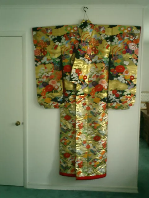 Uchikake Wedding Kimono 100% Japanese Silk, Magnificient Embroidery
