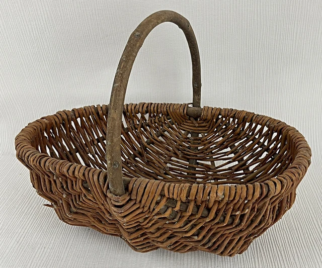 Ancien Panier à Bûches en Rotin / Osier Clair - Vintage French Finds Ancien Panier à Bûches en Rotin / Osier Clair - Vintage French Finds