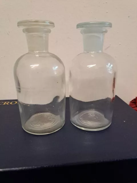 2 x Antique Vintage Apothecary  Glass Chemist Bottles With Stoppers 4.1/4 Inches