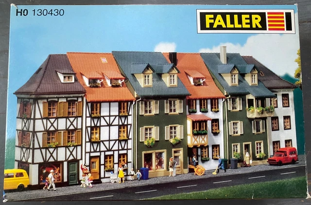 Lot De Bâtiments Faller HO Pour Décor De Train Ou Ville - Occasion, état Moyen