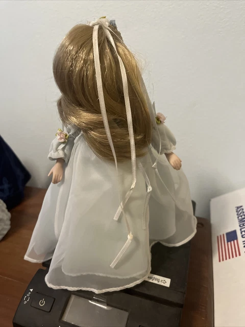 Vintage 1984 Avon Fairy Tale Porcelain CINDERELLA  Doll w/Stand, 9 1/2” tall 4