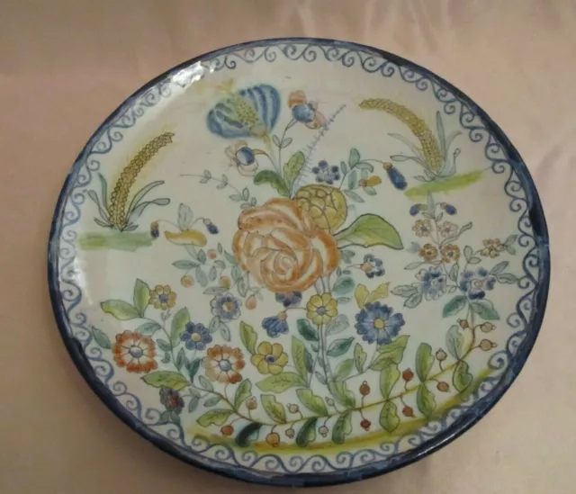 Assiette faïence ancienne Est Nevers La Rochelle décor de roses fleurs bleues