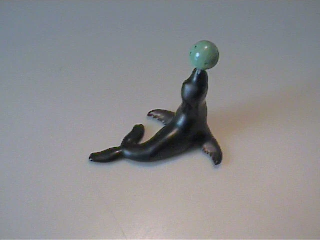 Vintage 1950'S Hagen Renaker Miniature Mama Circus Seal With Aqua Blue Ball