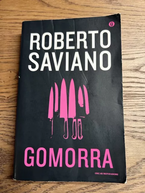 Gomorra, primo libro di Roberto Saviano, Mondadori, ristampa 2011.