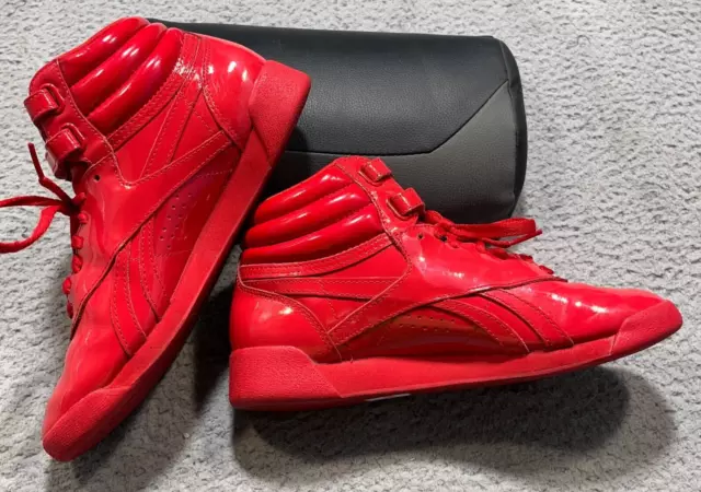 Red reebok shop freestyle hi