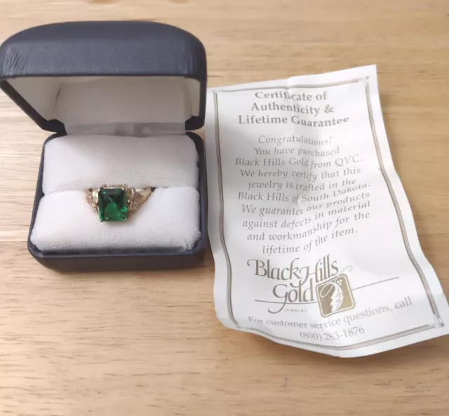 Vintage Ladies Black Hills 10k Yellow Gold Ring Emerald Green Size 8