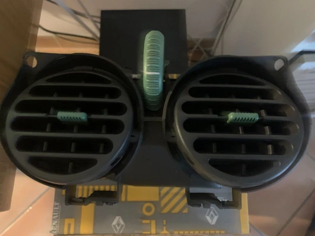 RENAULT TWINGO 1 VERT CORIANDRE: BLoc grilles d'aération centrale tableau  bord