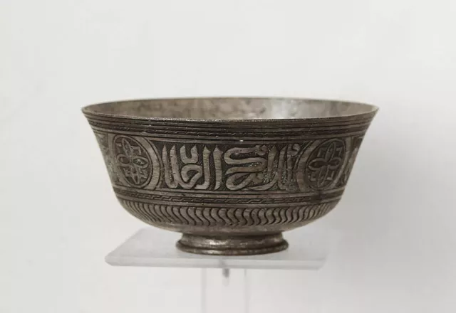 Early 19th cent. Middle East tinned copper bowl, calligraphy