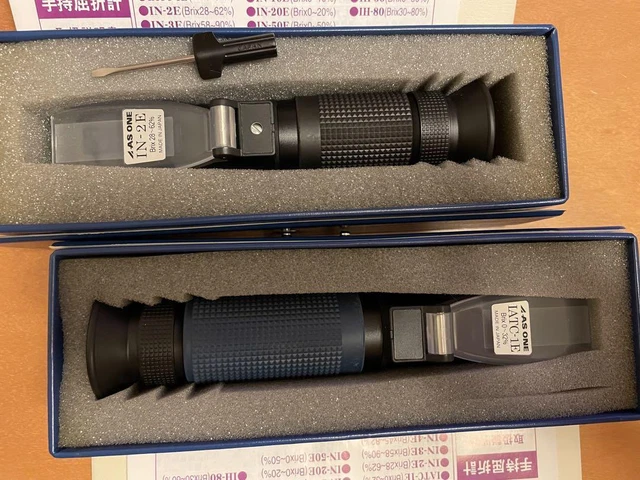 AS ONE manufacturer Atago handheld refractometer 2 units 0-62%