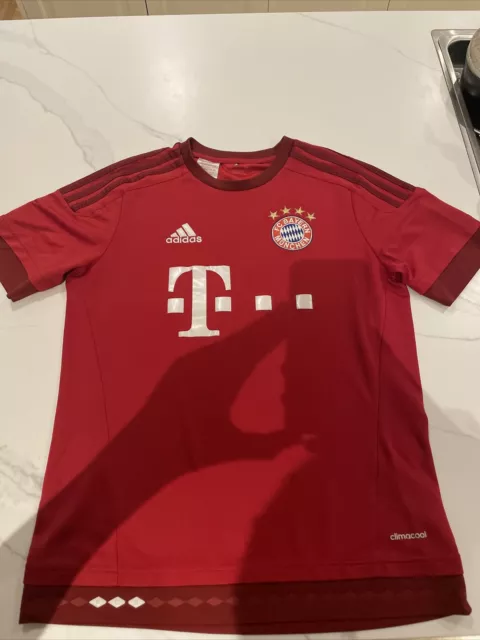 Bayern Munich Jersey 15-16 Season. Condition Used. Size XL Kids