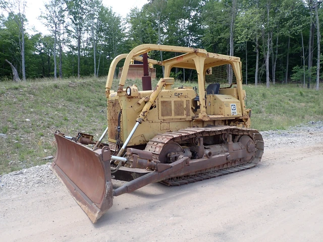 1979 Caterpillar D6D Crawler Dozer LOW HOURS! 3306 WINCH! Sweeps CAT