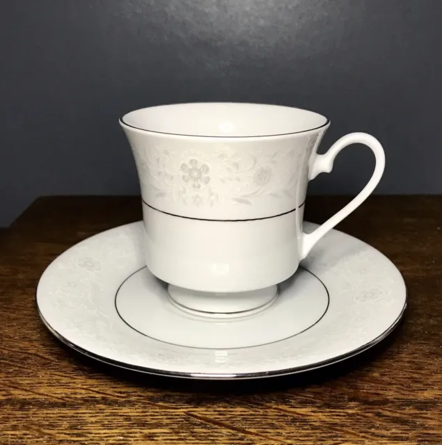 Crown Ming Queens Lace Fine Bone China  Tea Cups And Saucers.