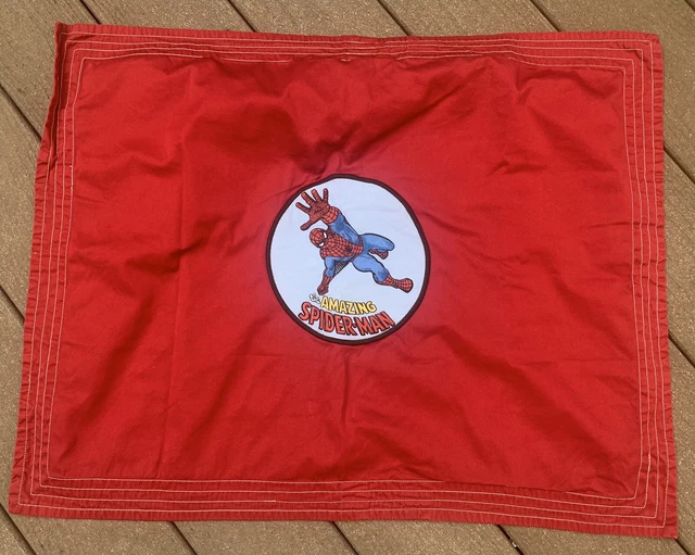 Almohada estándar falsa de cómics de Pottery Barn Kids Spiderman roja PBK