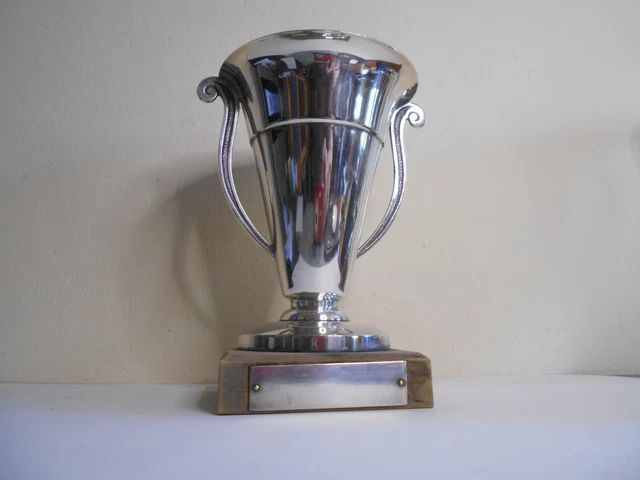 TROPHÉE COUPE SUR PIED MÉTAL ARGENTÉ POINÇON ATO 30 ART DÉCO
